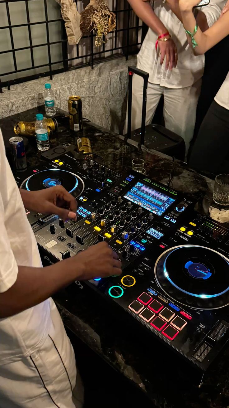 DJ Set auf Hausparty Frankfurt - Musik Events